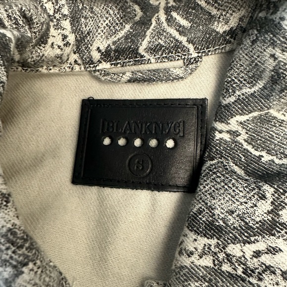 Blank NYC Snake Print Denim Trucker Jacket NWT - Picture 6 of 6